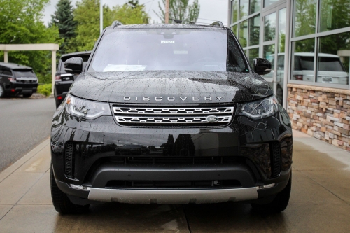 GIÁ XE LAND ROVER 7 CHỖ DISCOVERY 3.0 HSE LUXURY MÀU ĐEN 2019