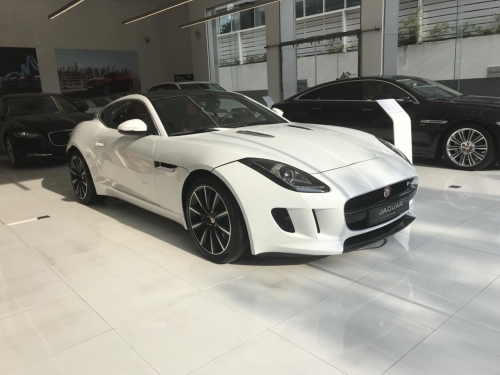 GiáXe Thể Thao 2 Cửa Jaguar F-Type Màu Trắng Đời Mới Nhất