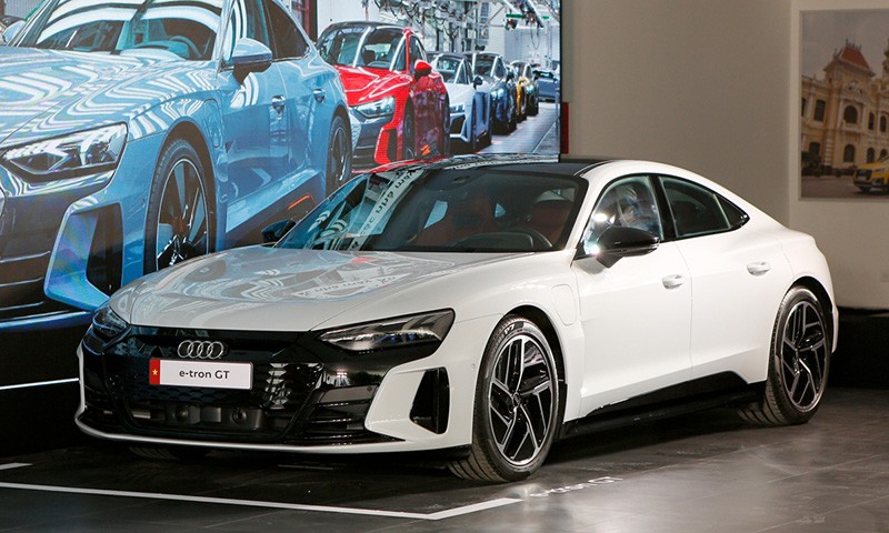 Video Xe Audi E Tron GT 2023 Sedan 4 Chỗ Tại Việt Nam