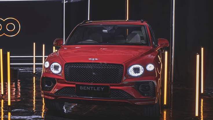 Video Xe Bentley Bentayga EWB 2023 Trục Cơ Sở Dài