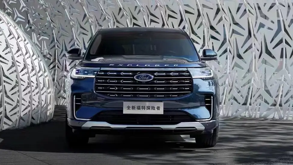 Video Xe Ford 2023 Explorer SUV 8 Chỗ