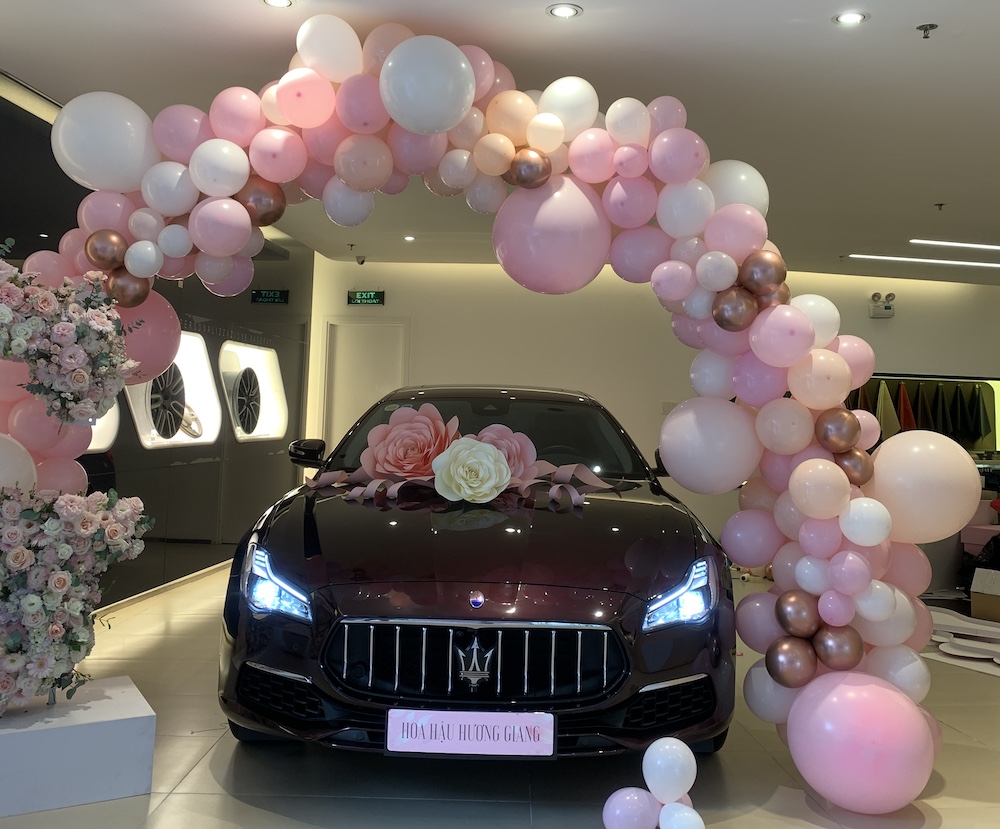 Hương Giang Game Show Nguoi Ay La Ai Tau Xe Maserati Cua Y Tri Gia 9 Ty