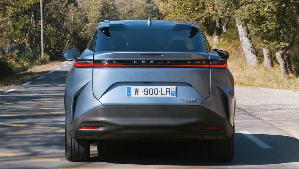 Xe điện Lexus RZ giá gần 60.000 USD