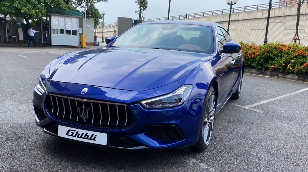 Xe Maserati Ghibli 4 Chỗ Màu Xanh 2022 Giá Bao Nhiêu