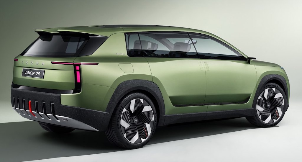 Video Xe 7 Chỗ Skoda 7S Đối Thủ Kia EV9 Chạy Điện