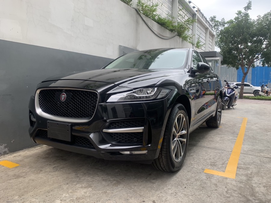Xe Jaguar F-Pace 5 Chỗ Màu Đen Phiên Bản SPort Giá Bao Nhiêu Tiền